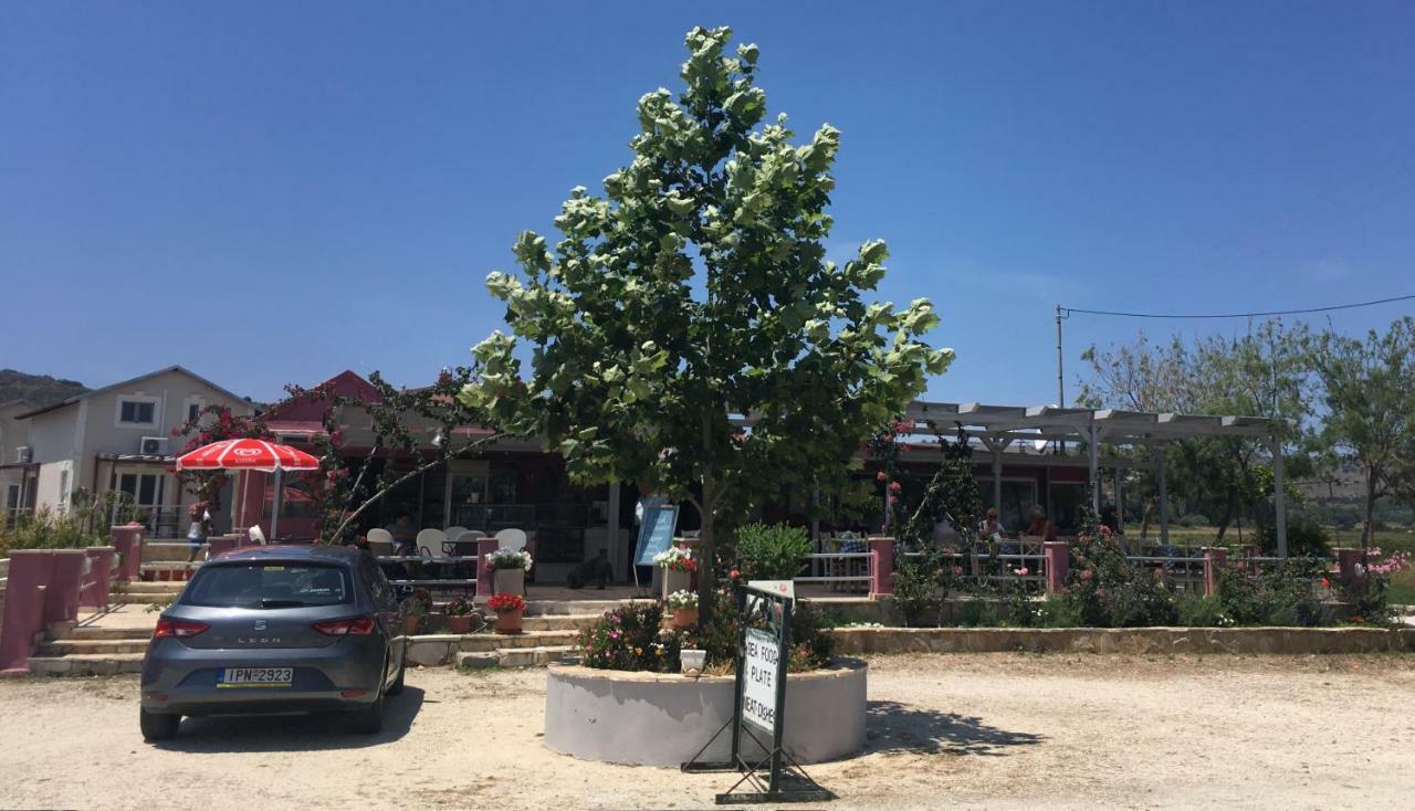 Daphne's Boutique Livadhion